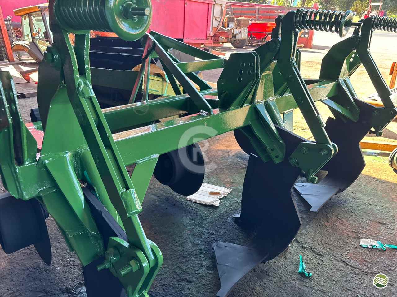 IMPLEMENTOS AGRICOLAS ARADO 6 DISCOS CR Máquinas Agrícolas CASSILANDIA MATO GROSSO DO SUL MS